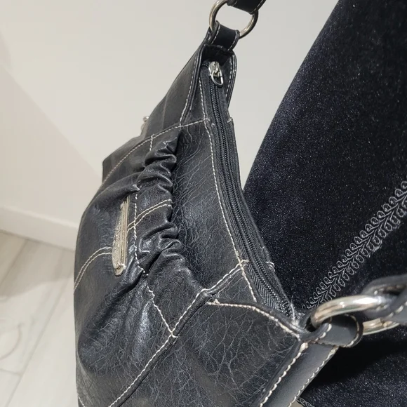 Nine West Women's Vintage Vegan Leather Crossbody Bag Purse Black Silver Zipper - Picture 7 of 13